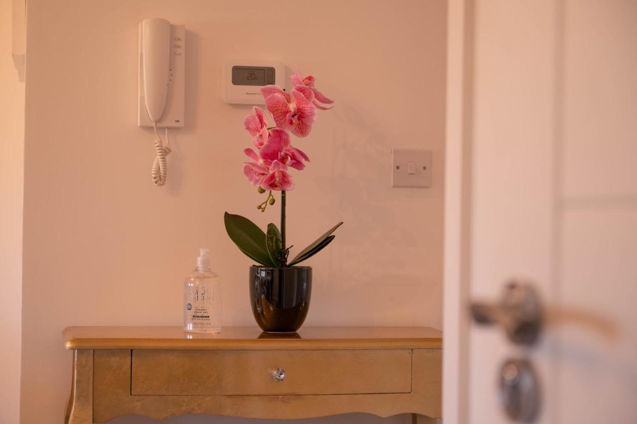Walnut Flats-F4, 2-Bedroom With Ensuite - Parking, Netflix, Wifi - Close To Oxford, Bicester & Blenheim Palace Kidlington Buitenkant foto